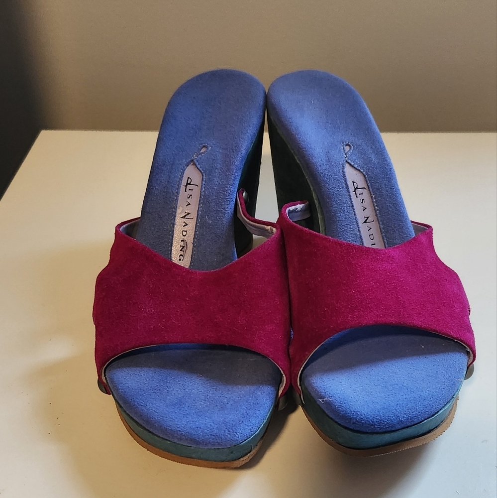 Womens Lisa Nading Wedge Sandals. Note right is a size 8 and the left is a 7 1/2